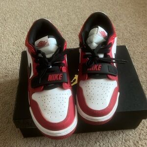 Air Jordan legacy 312 low (GS) big kids size 7 red and black